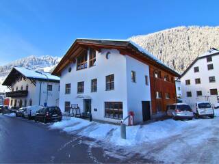 01. Catered chalet Regina Sankt Anton Voorkant