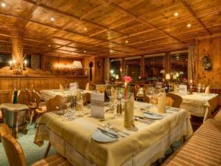 04 v2. Catered chalet Arlberghoehe St. Christoph Eetzaal