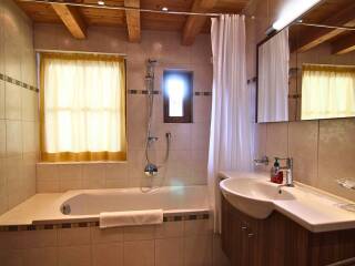 14 v2. Catered chalet Anna Maria Sankt Anton Badkamer