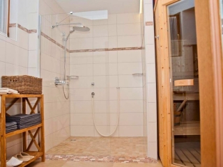 16. Catered chalet Anna Maria Sankt Anton Sauna douche