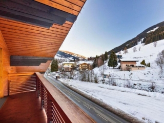 21 Catered chalet Alpensport Saalbach Balkon v2