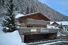 01. Catered chalet Alpinum Sankt Anton Frontside